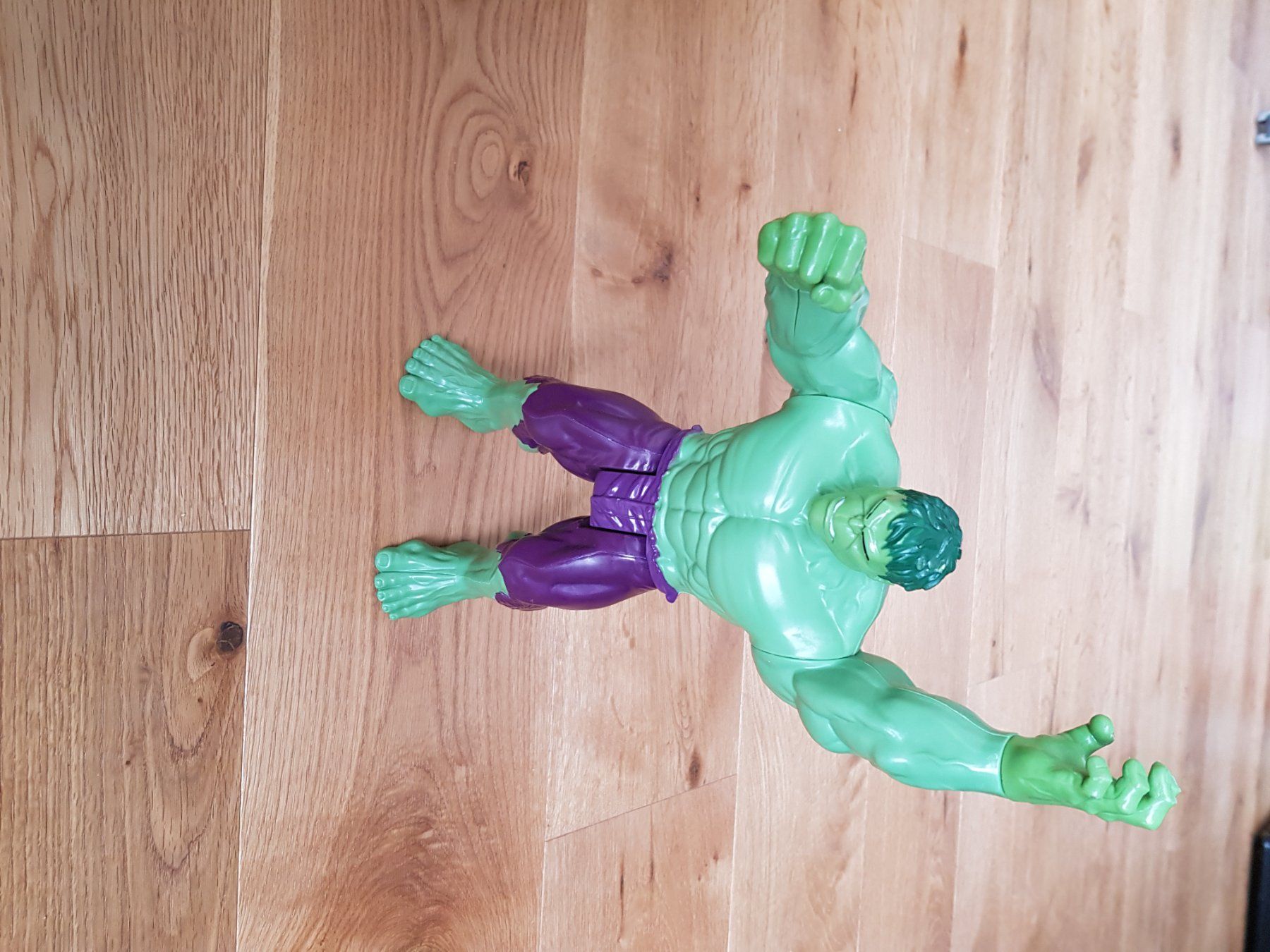 Statuette: Marvel Avengers Hulk-Figur Titan – Usato da Büron venduto da preact
