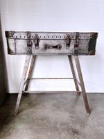 LOFT-STYLE! Koffer Metalltisch mit Schublade - einzigartig!