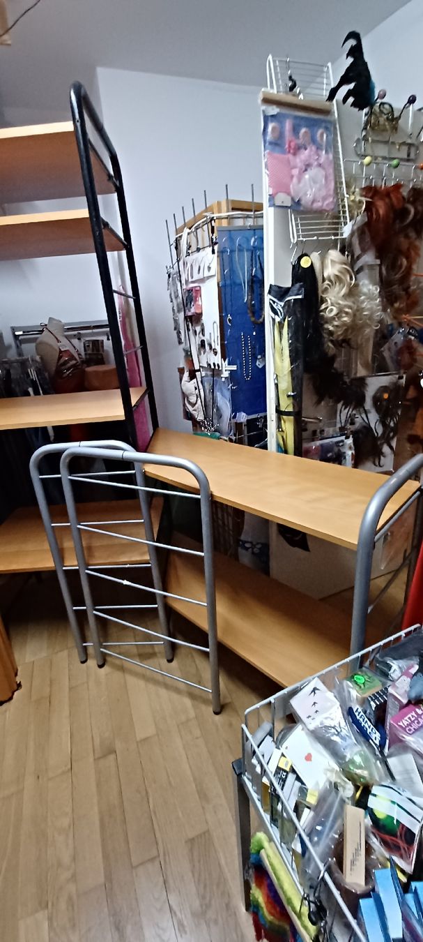 Scaffali: Nikolaus Gestell U-Form – Usato da Balsthal venduto da allerlei.Butik 1