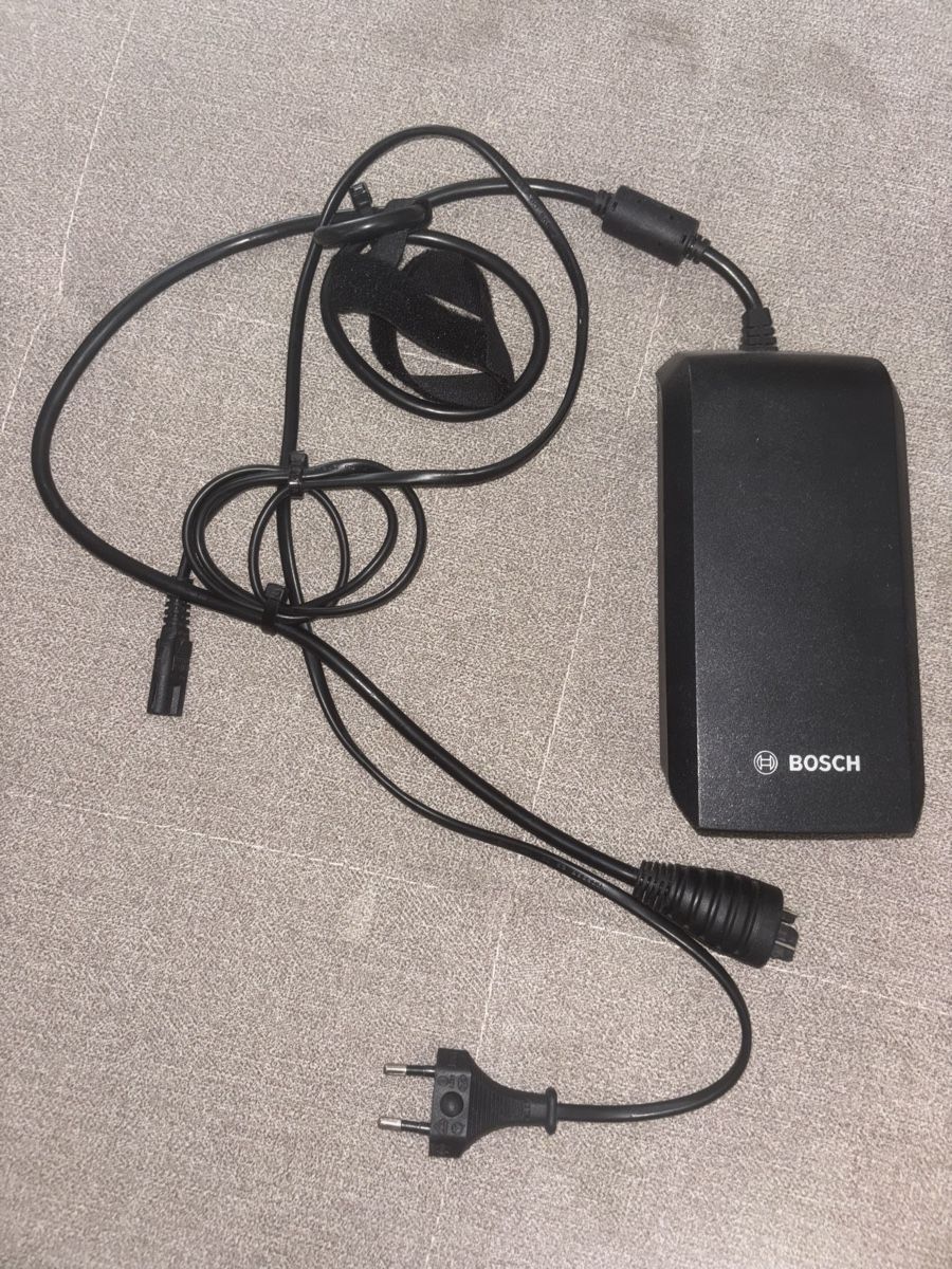 Pièces détachées: Bosch eBike Battery Charger 36-4/230  – D'occasion à Niederglatt ZH par bil_r6gf 1