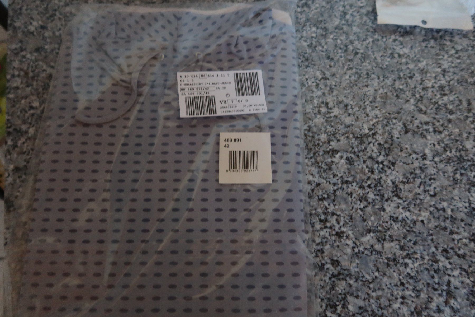 T-Shirts: Damenshirt – Neu und originalverpackt aus Täuffelen von Cindybussy