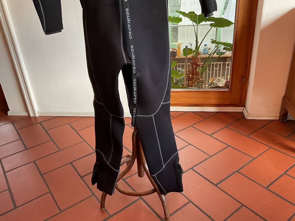 Costumes: Tuta da sub nuova per immersioni – D'occasion à Gudo par ele_7h2r 4