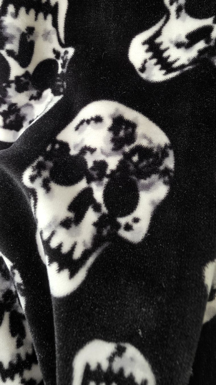 Leggings: flauschige Leggins mit Totenkopf  – Usato da Roggwil TG venduto da Seinija 1
