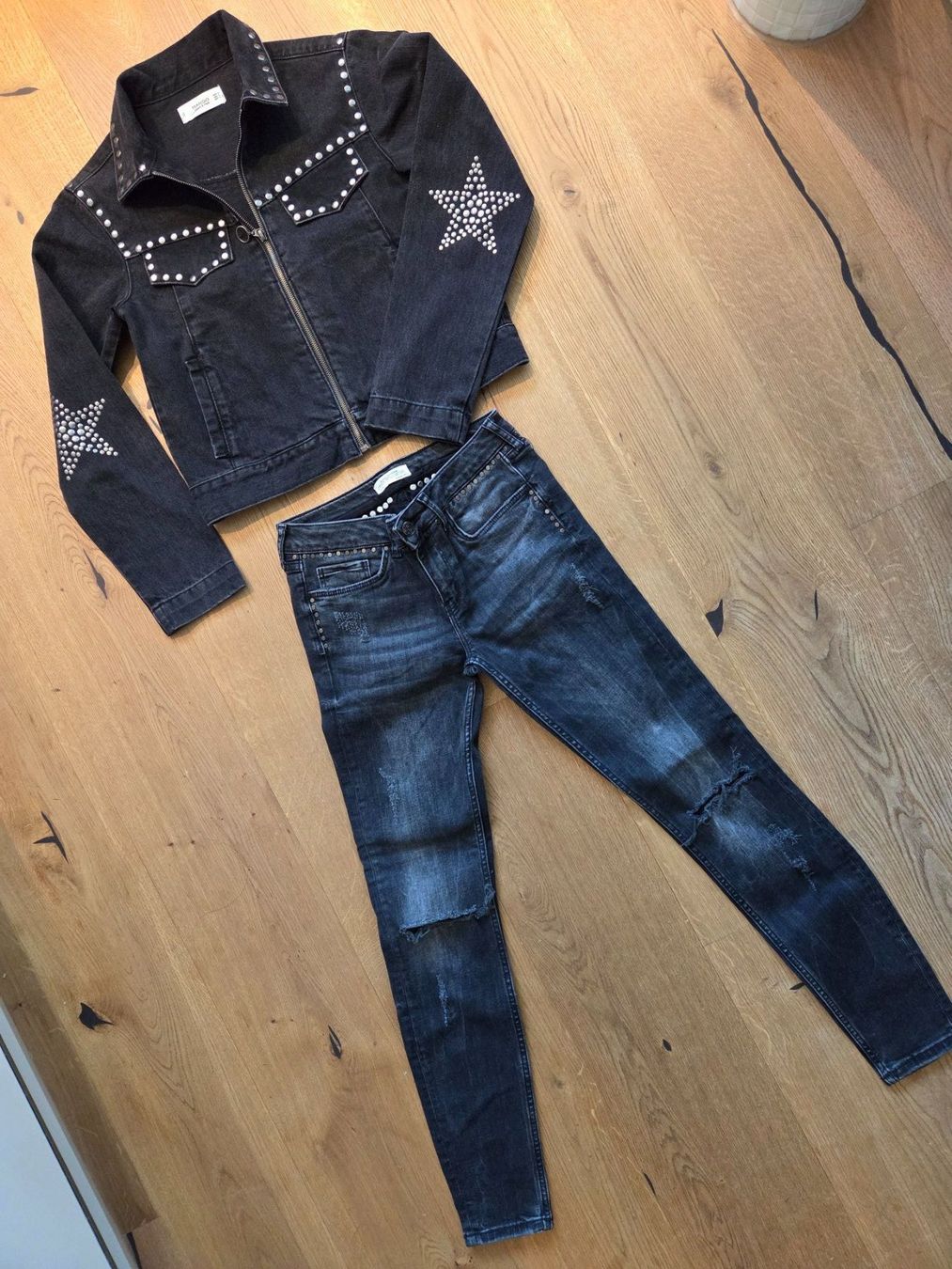 Lots de vêtements: Cooles Jeans SET mit Nietendetails – D'occasion à Emmen par GrabandGo
