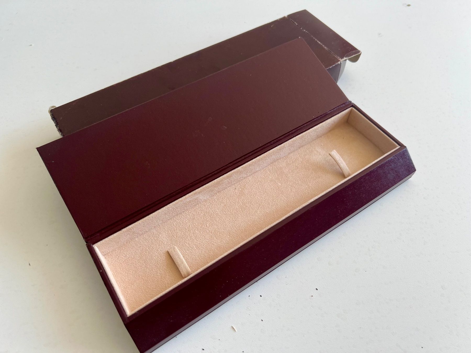 Longines Uhren: LONGINES vintage long burgundy box + original outerbox – Gebraucht aus Mont-sur-Lausanne von vmi_ym5l 2