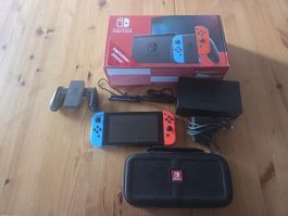 Nintendo Switch Konsole mit Zubehör und Tasche