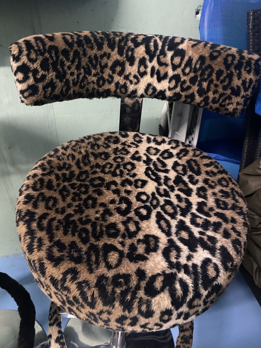 Sgabelli: 2 schwere Barhocker, braun/Leopard Look – Usato da Watt venduto da Willis4 2