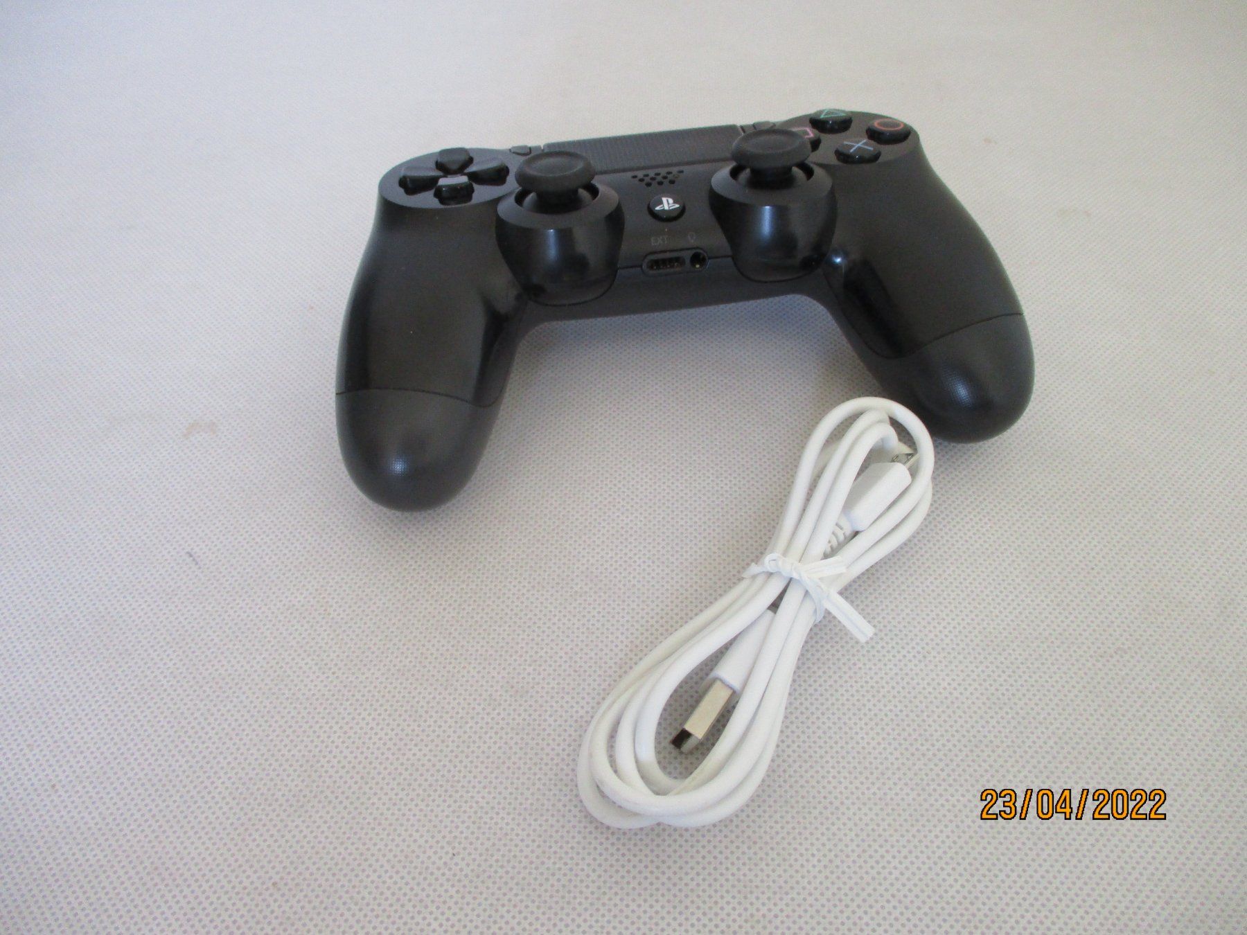 Controller: PS4 Controller inkl. Ladekabel – Usato da Liestal venduto da Disc-Point 9
