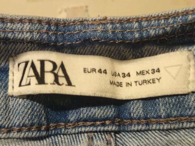 Zara Jeans: Jeans Zara hellblau Grösse 44 gebraucht – D'occasion à Basel par NikaV13 3