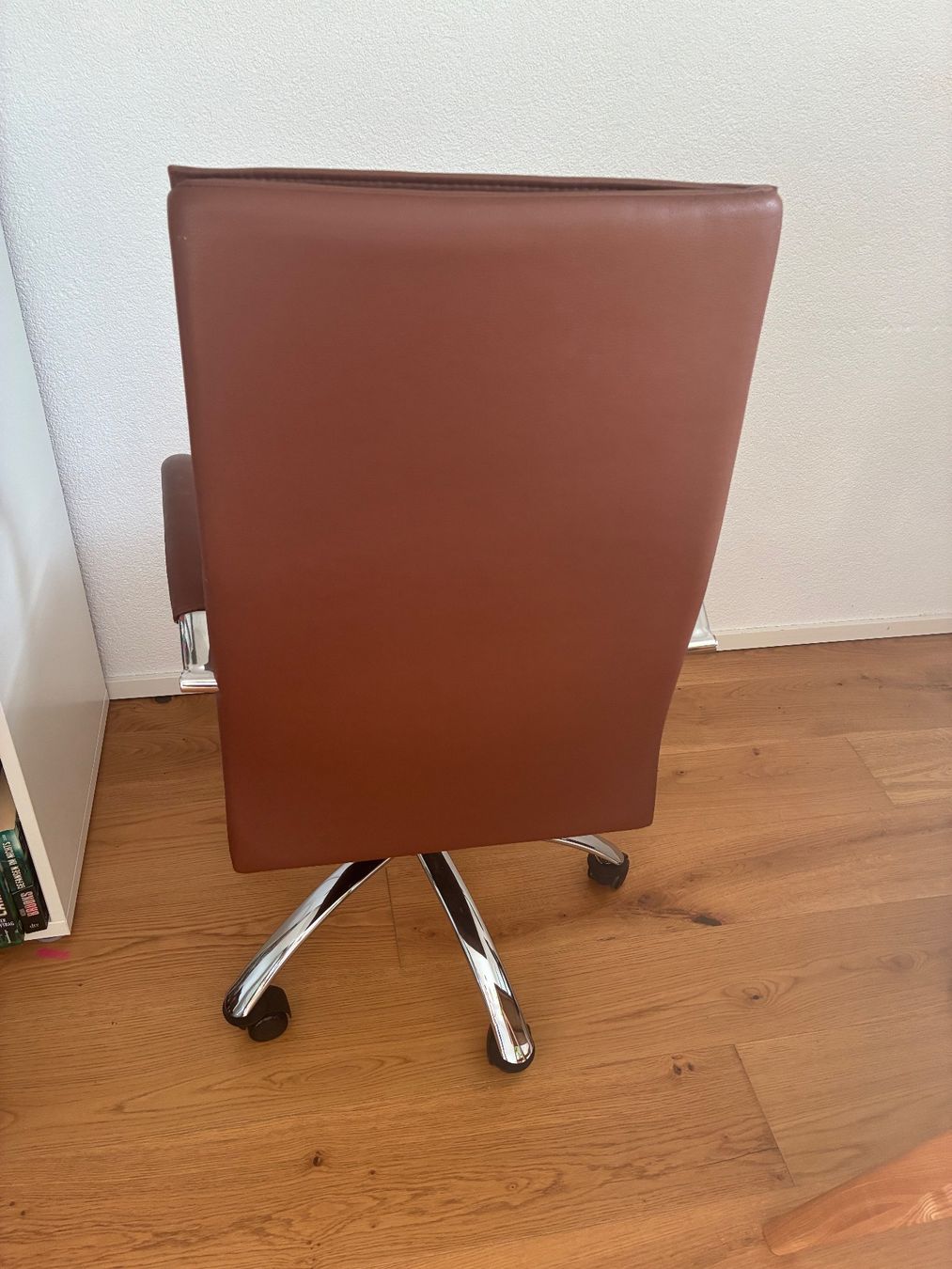 Sedie a rotelle: Bürostuhl aus Leder – Usato da Dielsdorf venduto da aid_6lk7 1