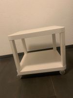 Table basse IKEA Tingby blanc avec roulettes bon état
