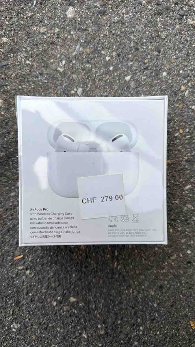 Apple Casques audio: Apple AirPods Pro mit Wireless Charging Case neu – D'occasion à Cham par dri_kx9x