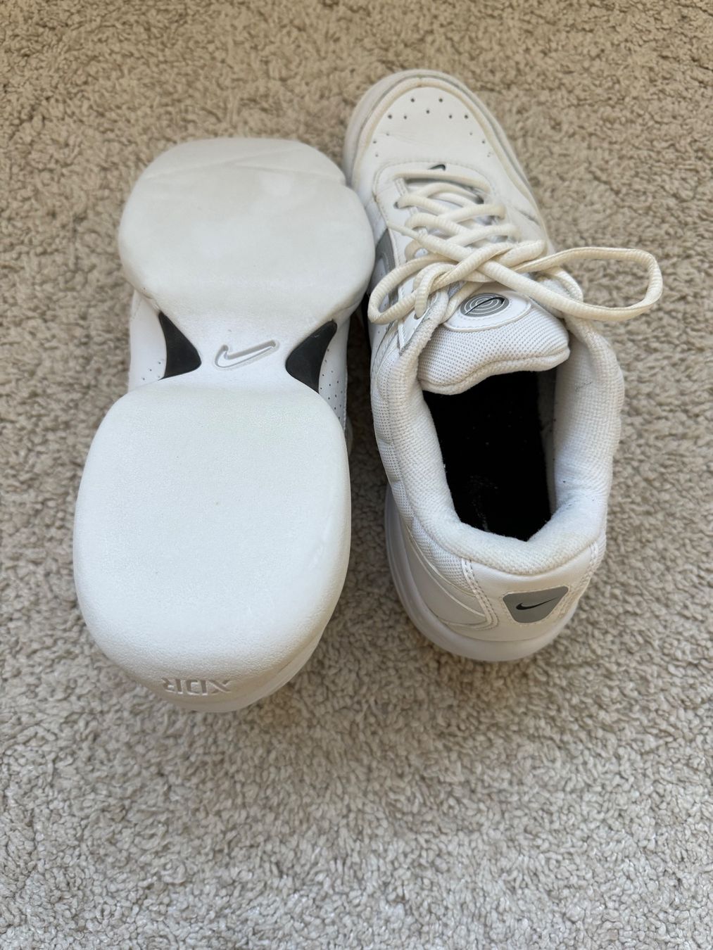 Nike Scarpe da donna: Weisse Nike Sportschuhe – Usato da Binningen venduto da lea_5mf8 4