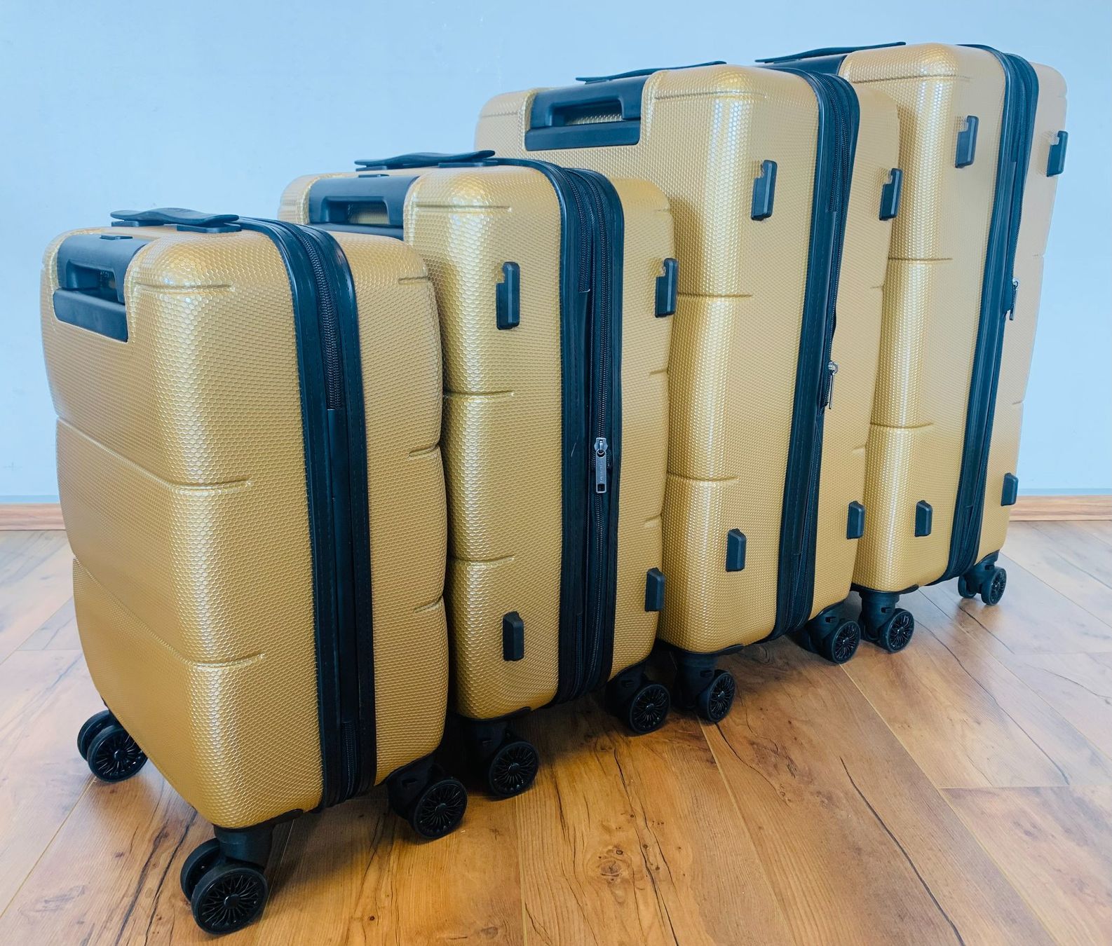 Valigie: 4 teiliges Koffer Polycarbonat gateBAG BUNDLE GOLD NEU – Nuovo e nell'imballaggio originale da Bergdietikon venduto da shopAgent 3