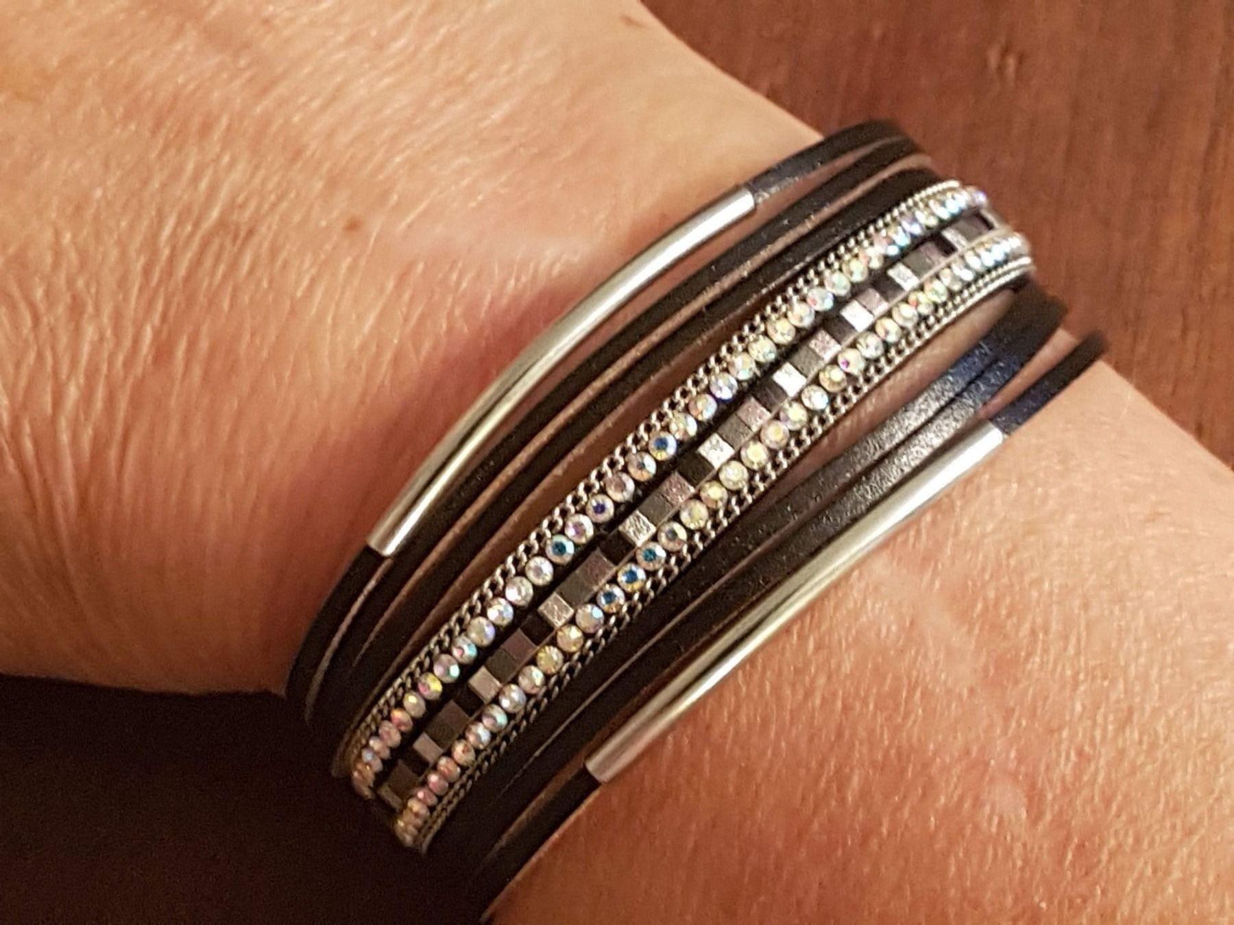 Bracciali & Braccialetti: Armband stark. Magnetverschluss glitzrig – Usato da Ettingen venduto da Maranathatalitha