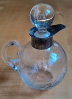 Kugeliges Kristallkännchen mit Silbermontur