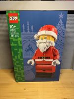Lego 40820 upscaled Santa Minifigure