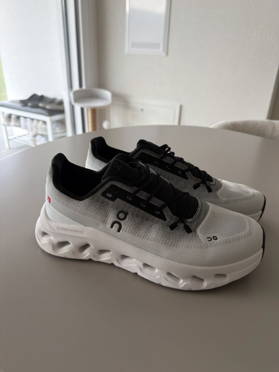 On Scarpe da uomo: ON Sneakers 45 – Nuovo (secondo la descrizione) da Cortaillod venduto da auraya22