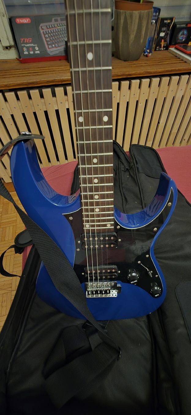 Musikinstrumente: E-Gitarre Ibanez SIO mit Tasche und Lernsoftware, blau – Gebraucht aus Hittnau von Annubis 4