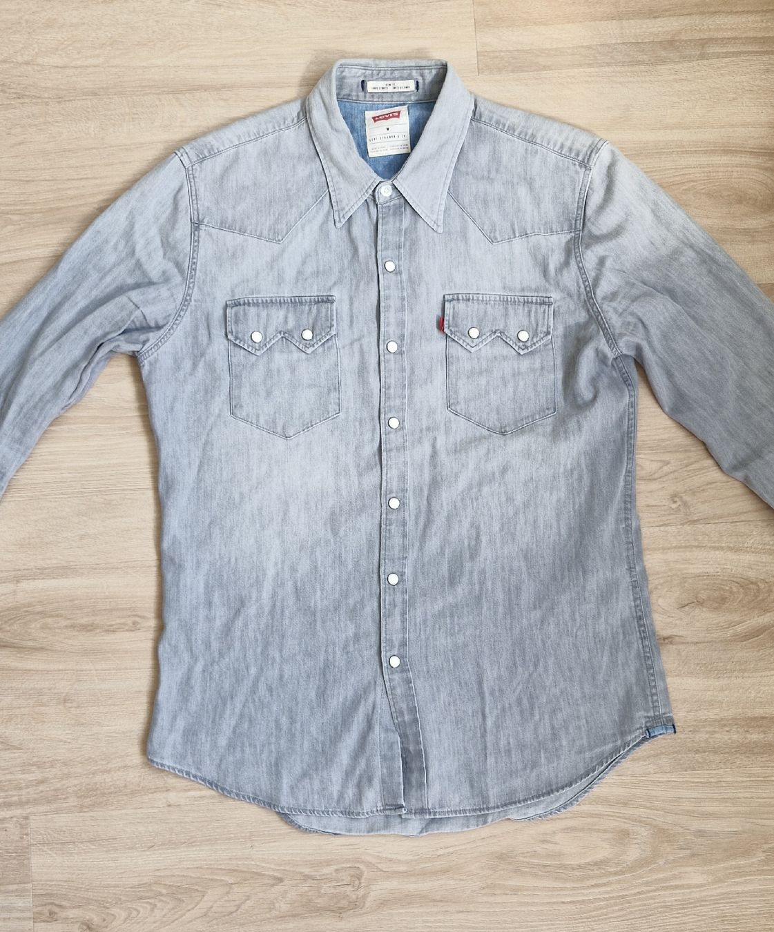 Levi's Camicie: Levi's Cowboy Style Button Down Shirt – Usato da Fällanden venduto da elia_cicho
