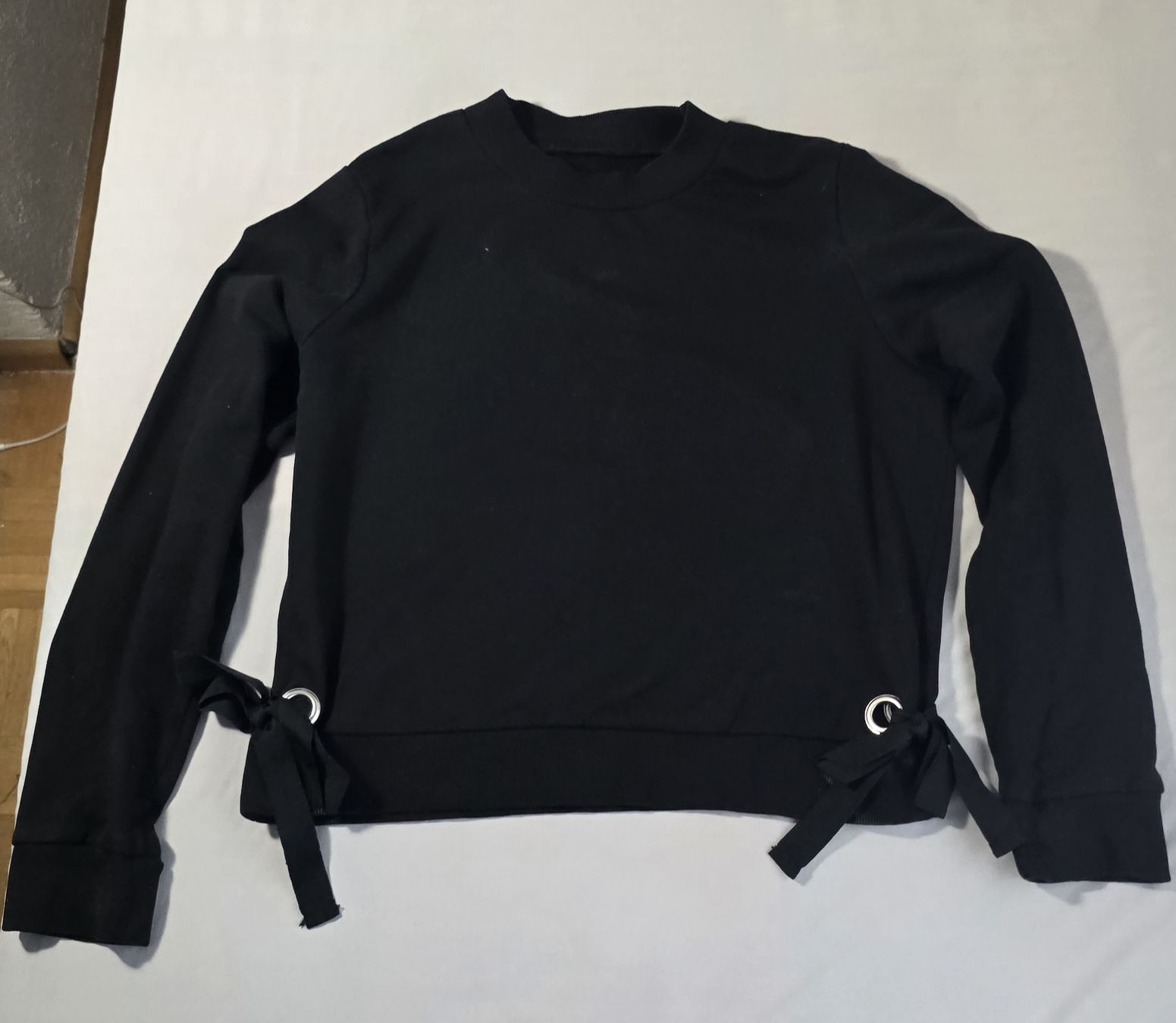Maglioni & Felpe: Damen Pullover schwarz mit Schnürung seitlich Grösse S – Usato da Basel venduto da gin_77cv