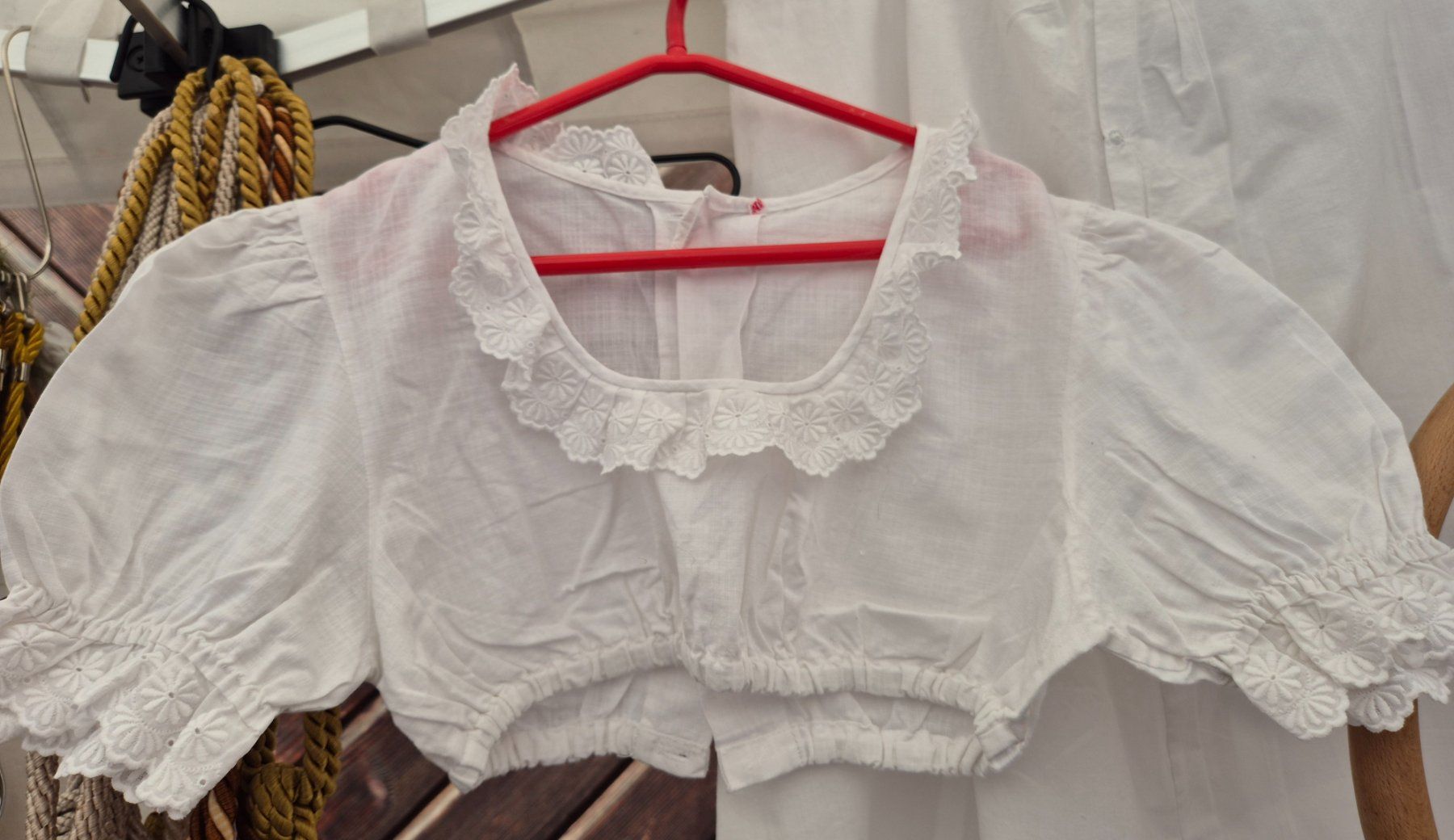 Costumi: Mädchen Trachten Bluse – Usato da Bern venduto da aronari