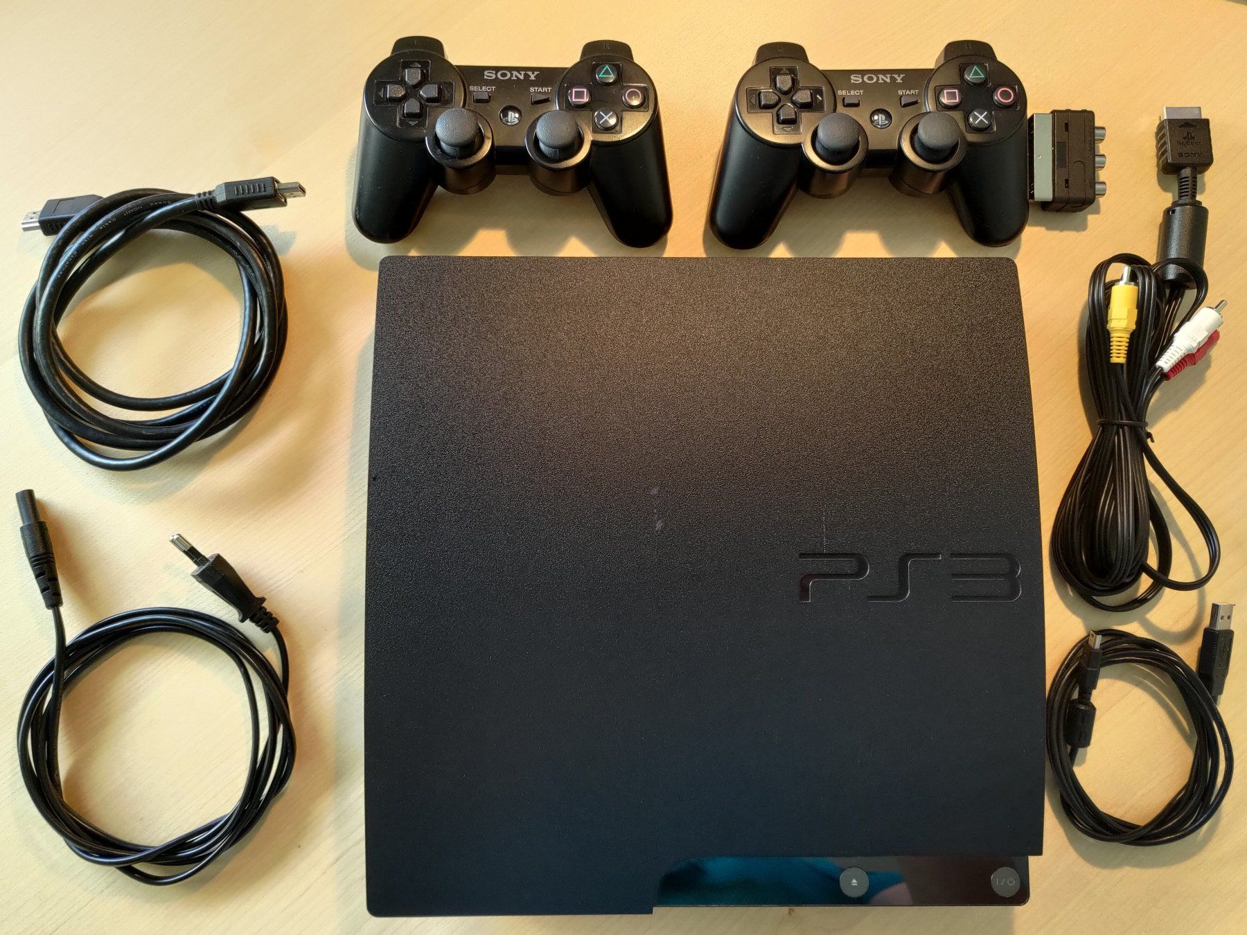 Sony Consoles: Sony PlayStation 3 Slim, 250 GB, 2 Controller, Kabel – D'occasion à Basel par sv_v5qb