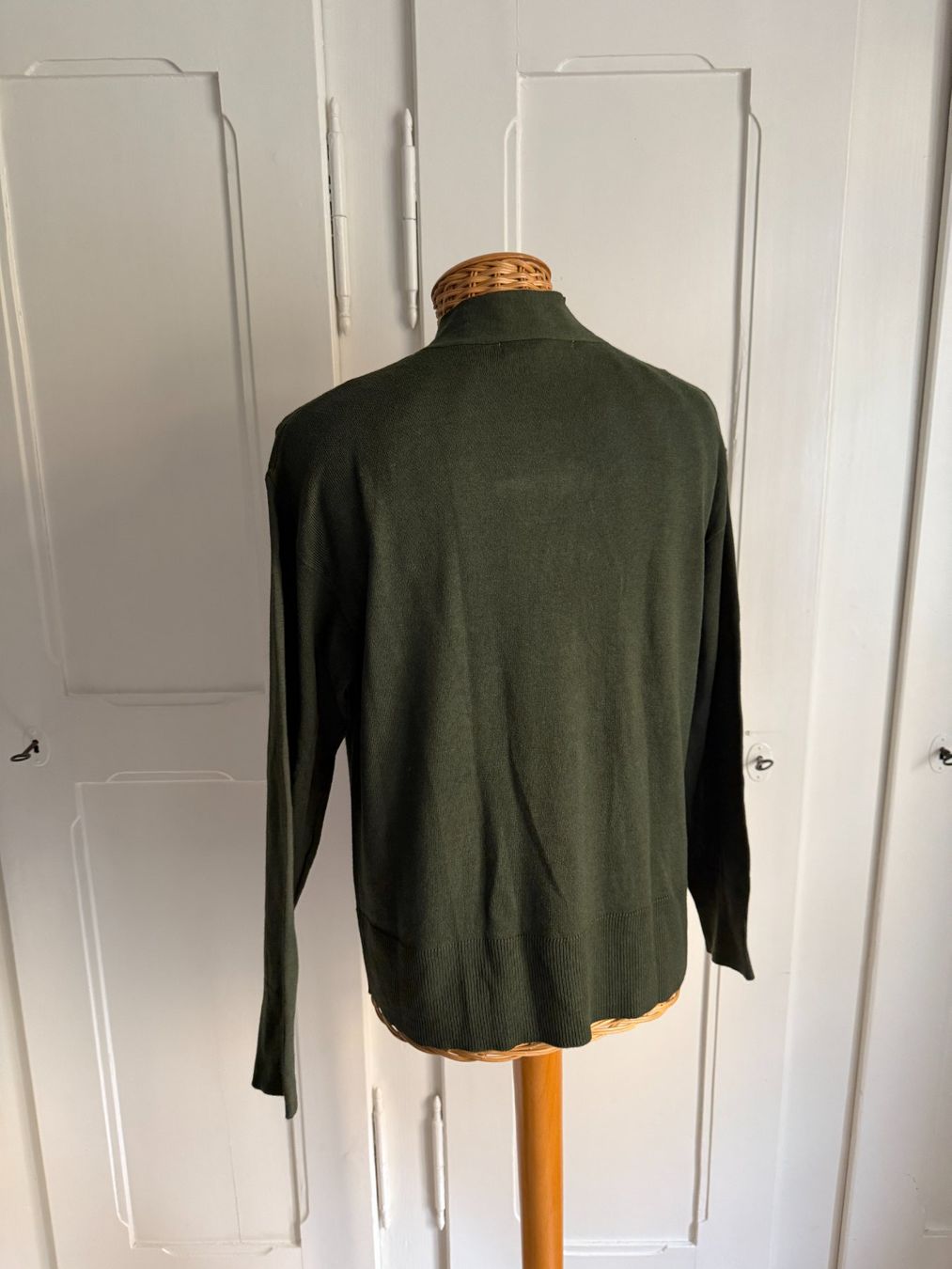 Next Vestes: NEXT - Feinstrick Cardigan waldgrün M – D'occasion à Zürich par Diazaio 2