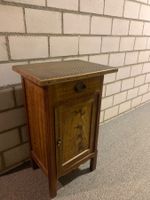 Nachttisch Holz Schublade und Tür Vintage guter Zustand