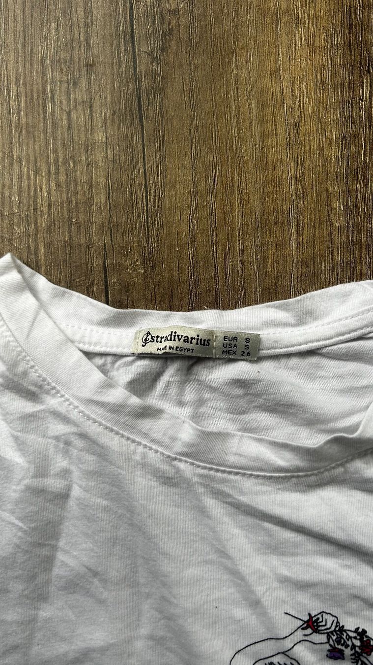 Stradivarius T-shirt: T-Shirt Stradivarius Weiss Grösse S – Usato da Basel venduto da likeitbuyit 1