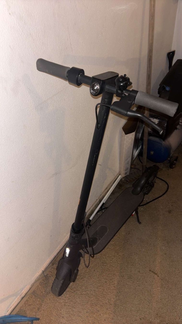 Xiaomi Kickboard: Trottinette Xiaomi Mi Essential 20km/h – Usato da Muraz (Sierre) venduto da lai_xbs7 1