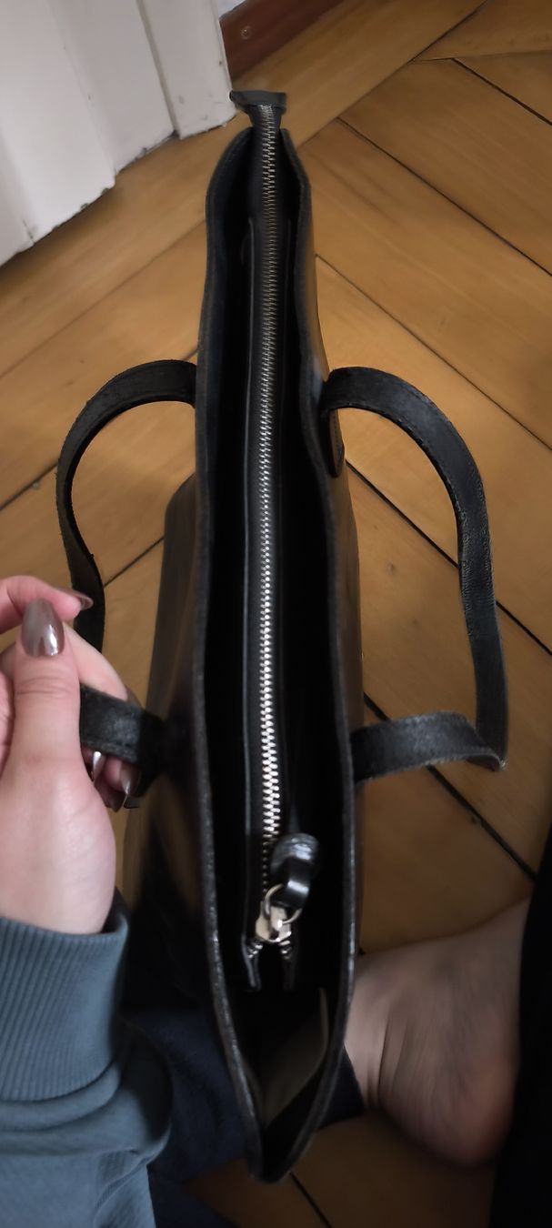 Taschen: Schwarze Ledertasche, viel Stauraum – Gebraucht aus Fribourg von swi_b7rt 6