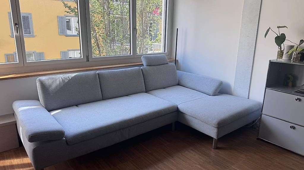 Sofas: Pfister BALTIMORE Ecksofa hellgrau mit Récamiere – Gebraucht aus Zürich von flipmonks