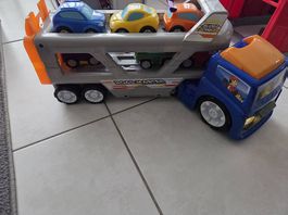 Lastwagen mit 6 Autos 