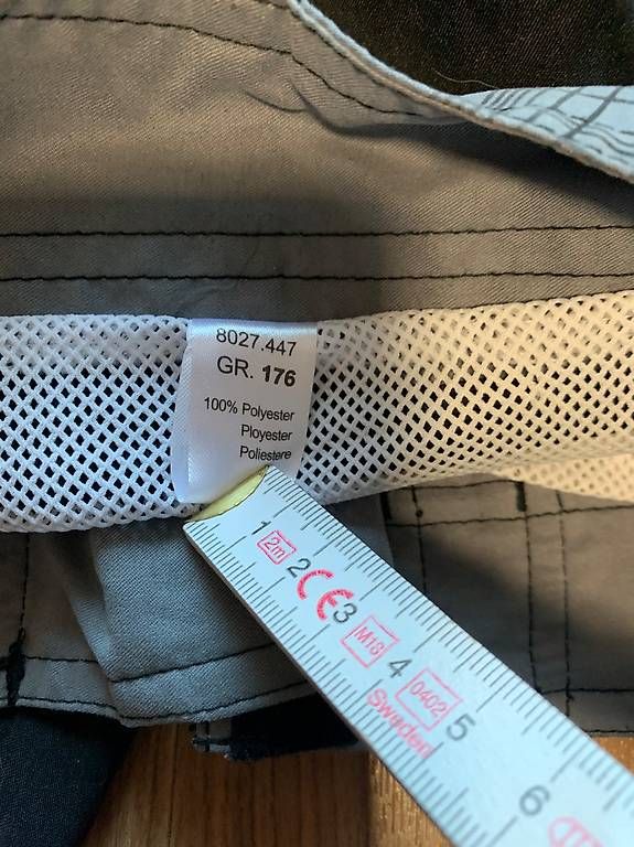 Hosen: Badehosen 176 schwarz grau rot cool – Gebraucht aus Zeihen von cindyscad 2