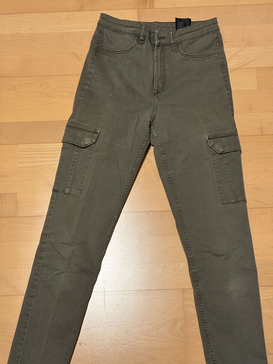 H&M Jeans: Jeans Hose grün 38 – Usato da Kesswil venduto da Branca-01 2