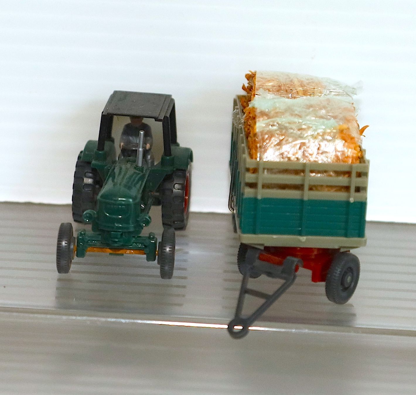 Mercedes-Benz Modellini d'auto: HERBA TRAKTOR MIT BELADENEN ANHÄNGER 1:87 – Usato da Ipsach venduto da Merlux 3