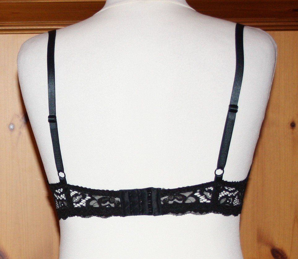 Altra biancheria intima: BH schwarz Gr. L (28) – Usato da Flüelen venduto da Diversicum-Textil 2