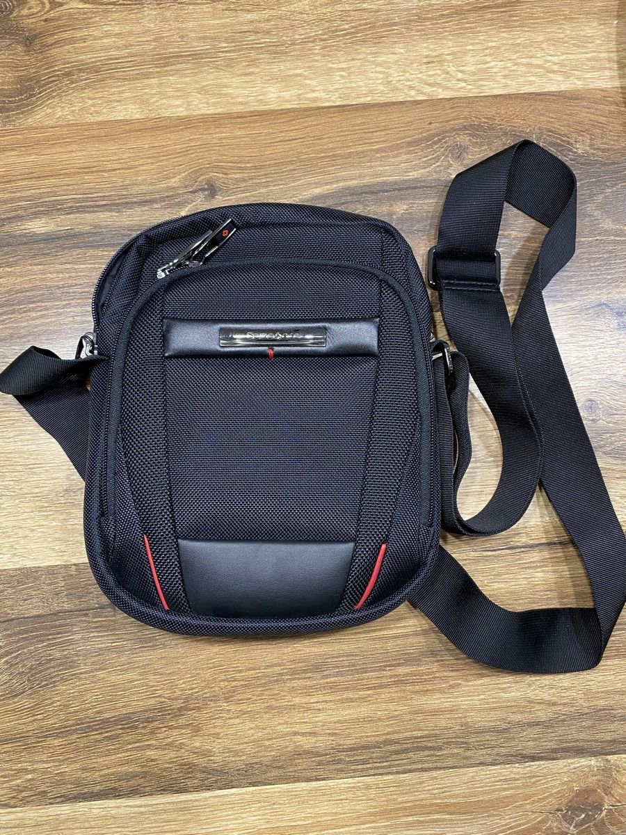 Samsonite Borse: Samsonite Umhängetasche schwarz – Nuovo (secondo la descrizione) da Dübendorf venduto da GinaGiulia