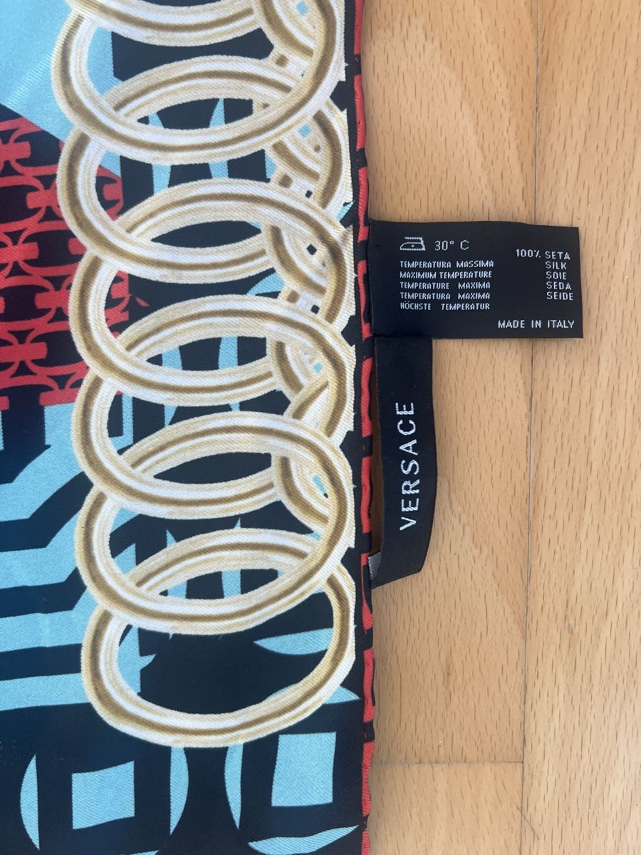 Versace Foulard & Sciarpe: Versace silk scarf – Nuovo (secondo la descrizione) da Biel/Bienne venduto da RO19 3