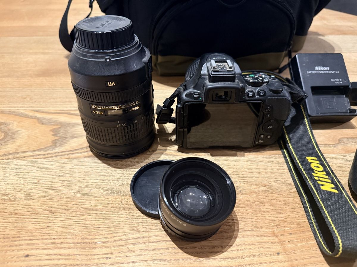 Nikon Kamera: Nikon D5600 Kamera Set – Neu (gemäss Beschreibung) aus Schafisheim von Flawiia 1