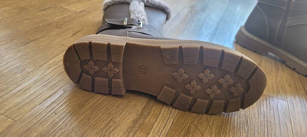 Schuhe für Mädchen: Mädchen Stiefel Grösse 37 – Gebraucht aus Sempach von pri_9ylm