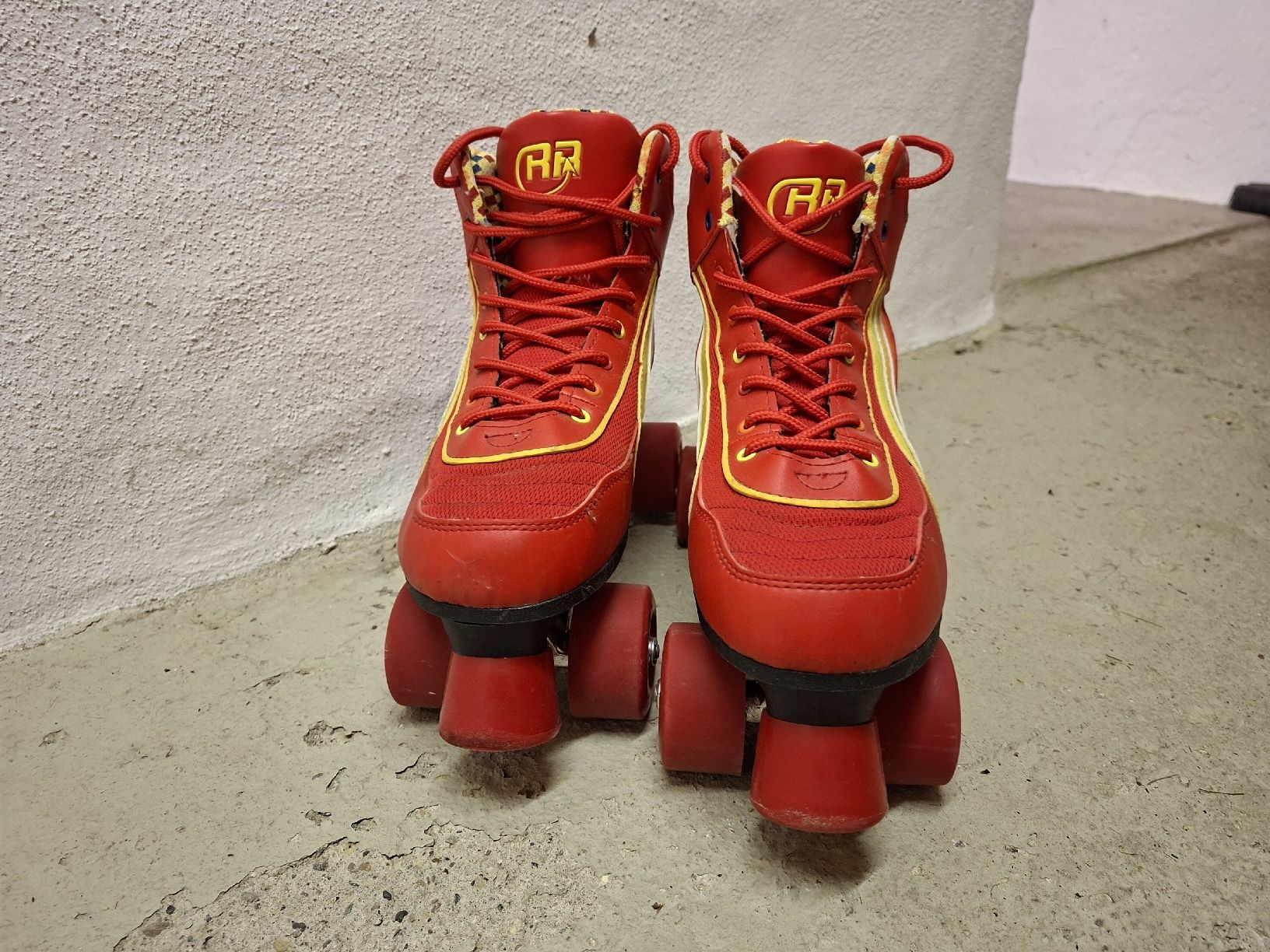 Pattini in linea & Pattini a rotelle: Retro Rollschuhe – Usato da Kollbrunn venduto da Faehnli 1