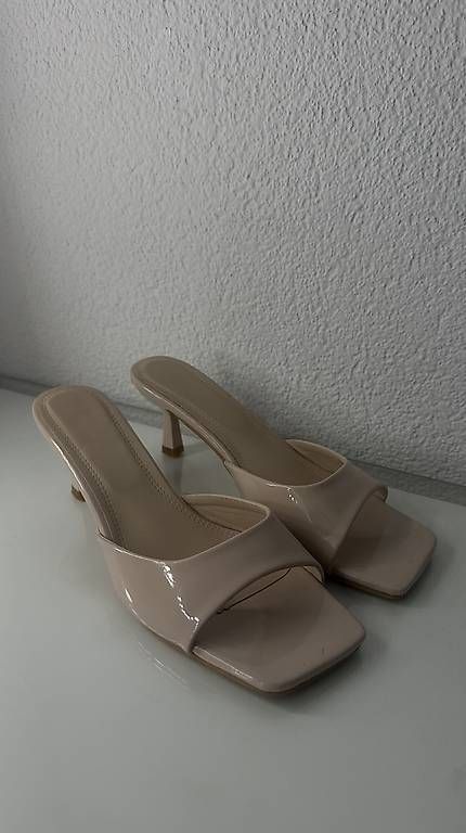 Damenschuhe: Beige Heels – Gebraucht aus Wettingen von bah_cdd9