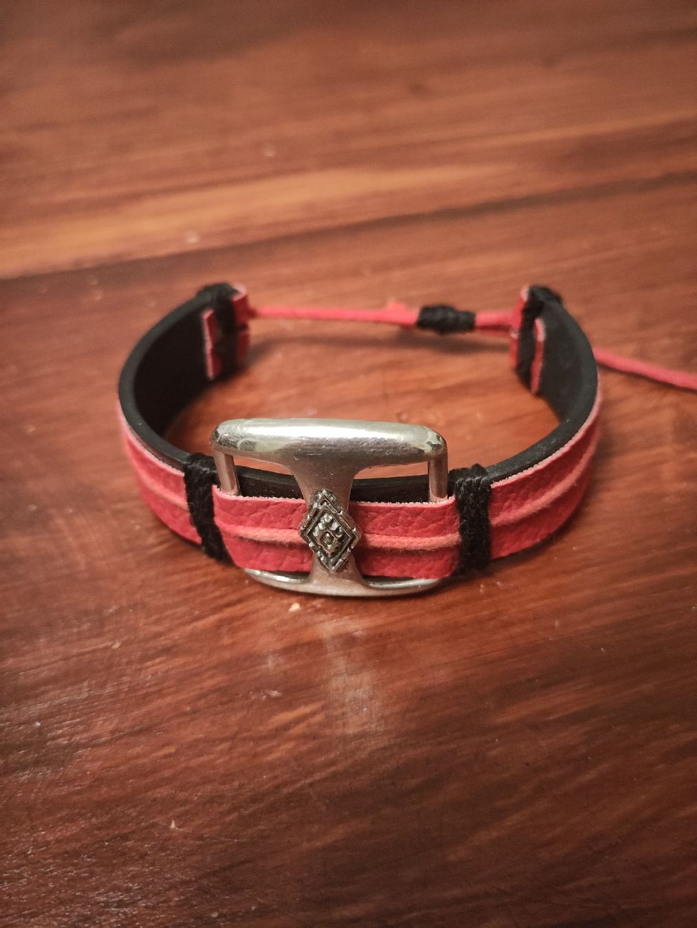 Bracciali & Braccialetti: rotes Armband – Usato da Zürich venduto da Saf12