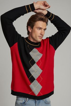 Alia Argyle Pullover - Schwarz & Rot mit Goldborte - Größe