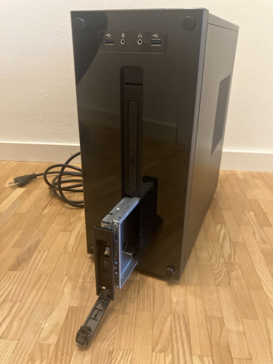 Medion PC: PC Tower gebraucht mit Laufwerksschacht – Usato da St. Gallen venduto da maesi73 3