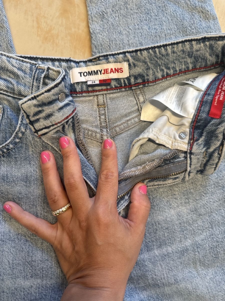 Tommy Hilfiger Jeans: Tommy Jeans Mom Jeans W24 L32 – Usato da Embrach venduto da shila_03 3