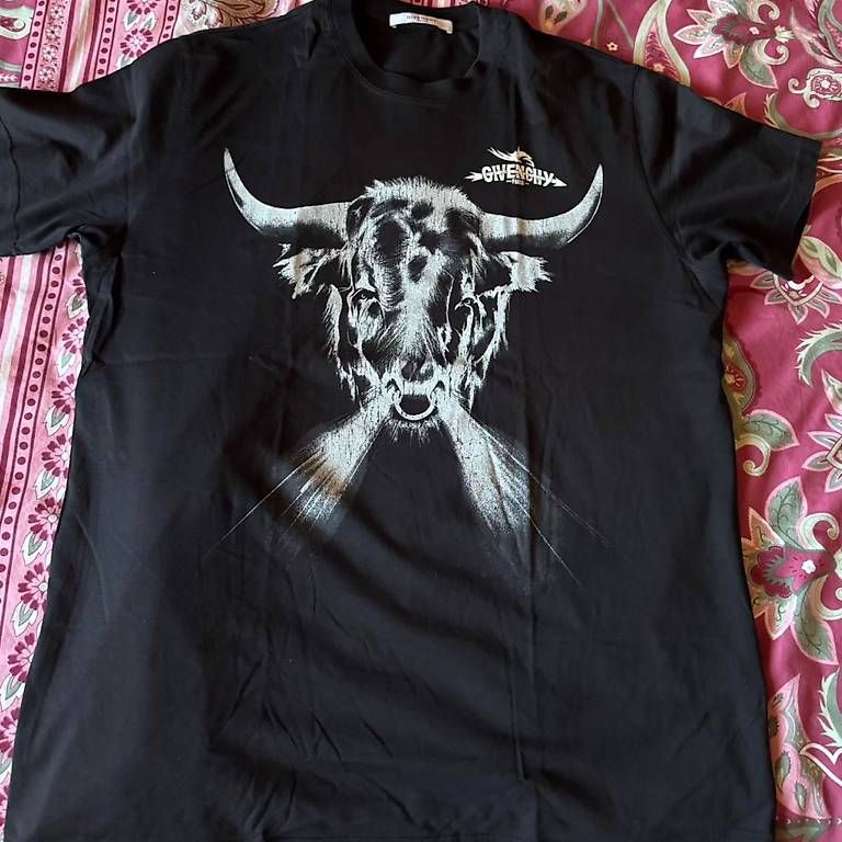Givenchy T-shirt: T-Shirt Givenchy / XL – Usato da Murten venduto da sas_wc9h