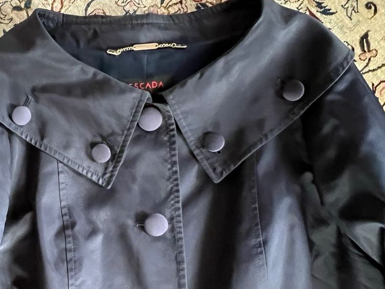 Escada Cappotti: Elegant Escada Silk Trench Coat – Nuovo (secondo la descrizione) da St.Gallen venduto da 303_7fcf